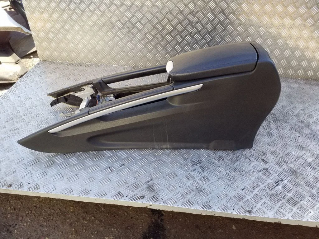 Center console A1646801014
