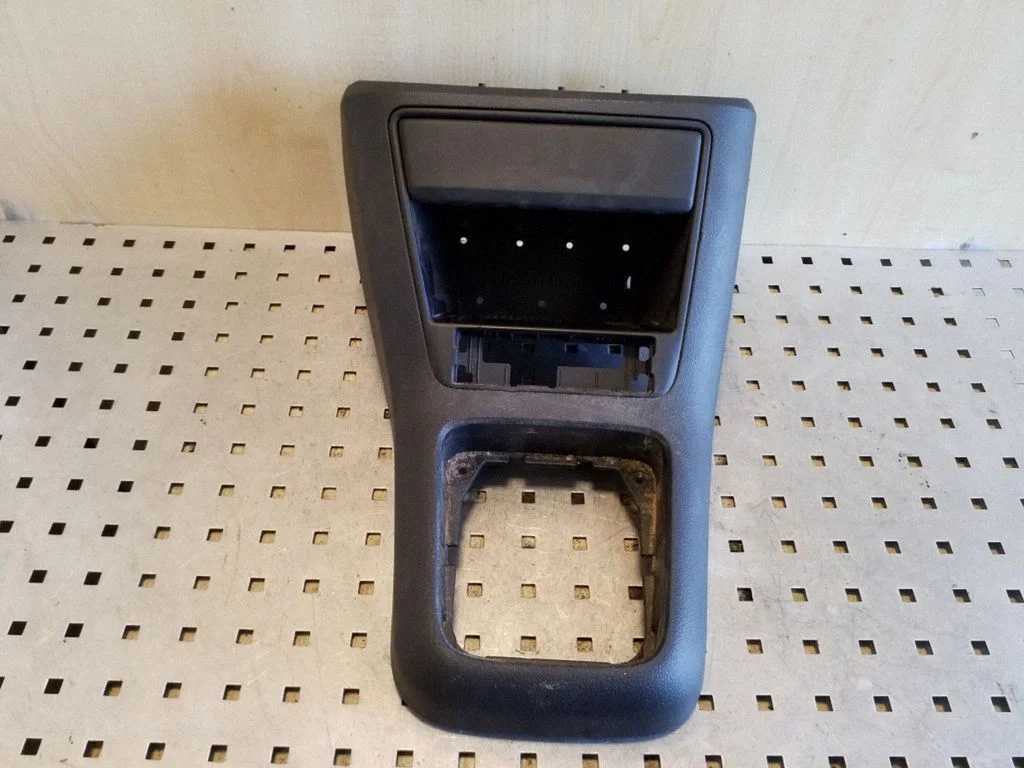 Center console – Volkswagen Tiguan (2007-2016)