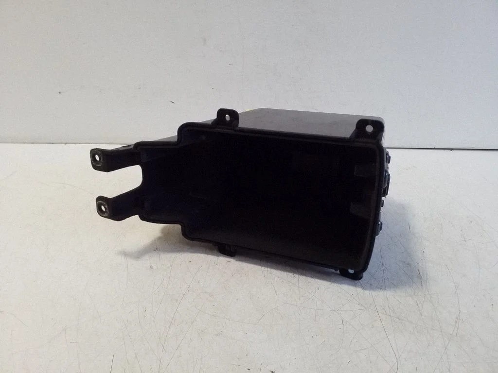 Centrālās konsoles cimdu nodalījums 8U0864981B