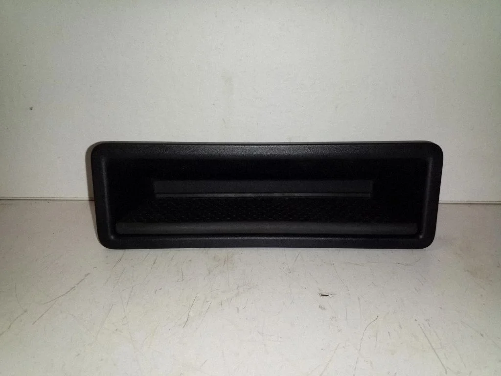 Keskkonsooli panipaik GX73044C82A