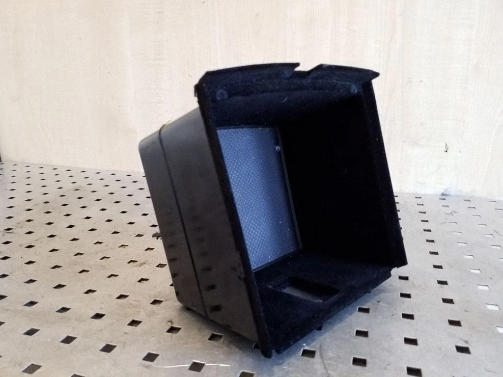 Glove box central console – Volkswagen Touareg I (2002-2010)