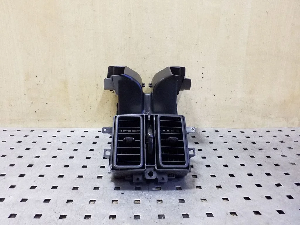 Rear air vent grill – Jeep Grand Cherokee (2010-2021)