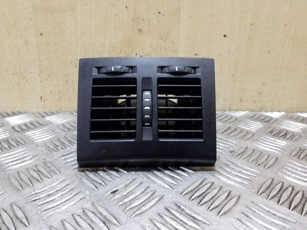 Rear air vent grill 1Z0819203