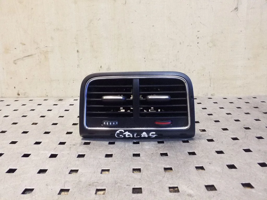 Rear air vent grill – Audi A4 Allroad B8 (2008-2016)