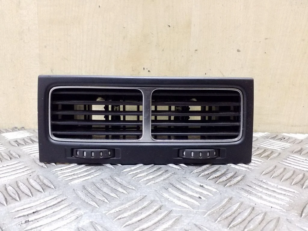 Rear air vent grill – Volkswagen Touareg II (2010-2018)