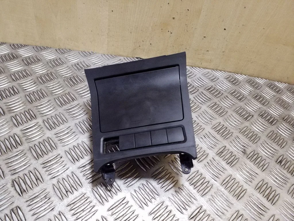 Ashtray (front) 5K0857961A