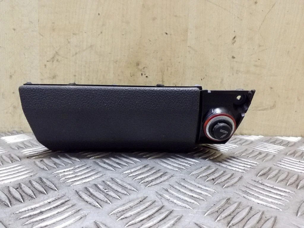 Ashtray (front) 1T1857961