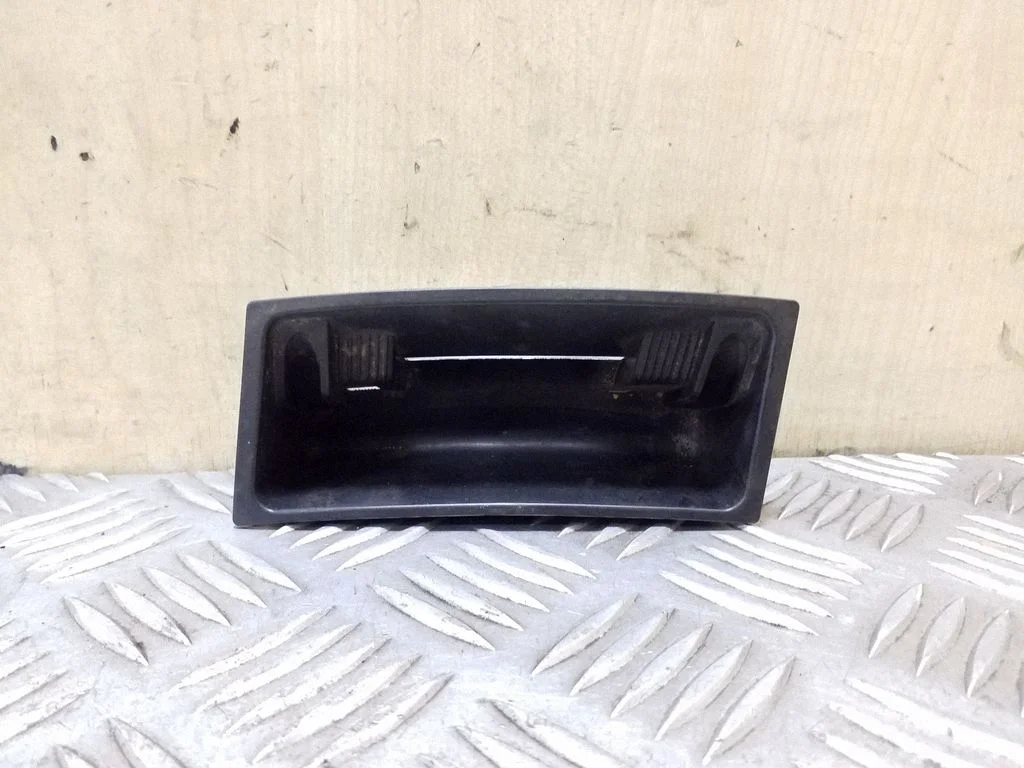 Ashtray (front) 4F2857989