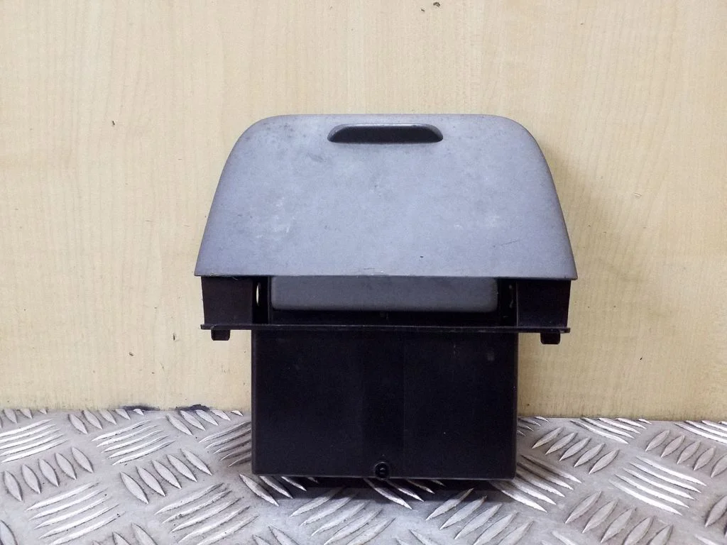 Ashtray (front) – Volvo S70 V70 V70 XC (1997-2000)