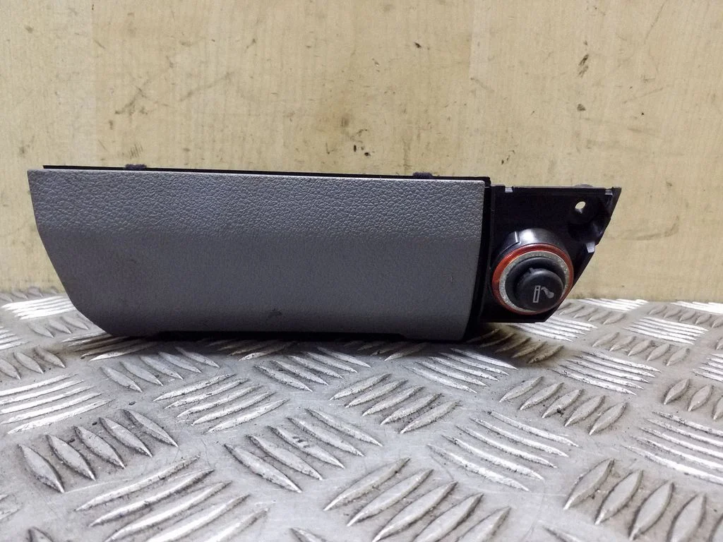 Ashtray (front) 1T1857961