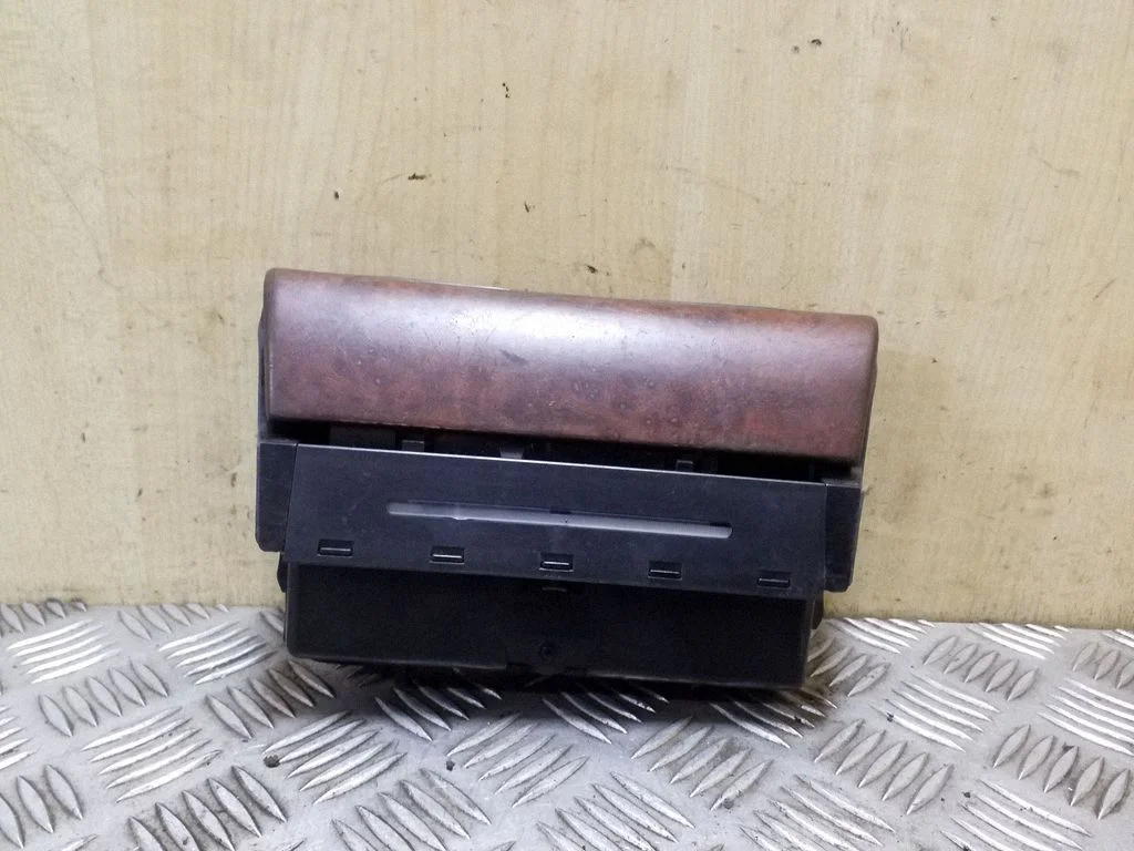 Ashtray (front) 8D0857951J