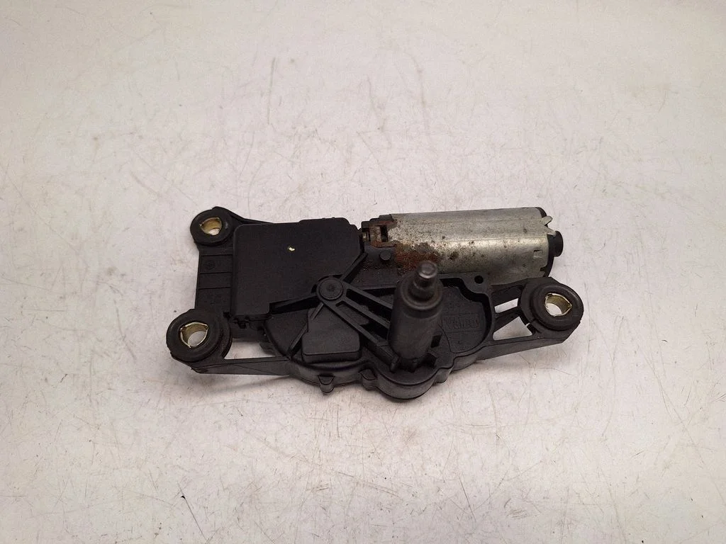 Aizmugurējā stikla tīrītāja motoriņš 6927851
