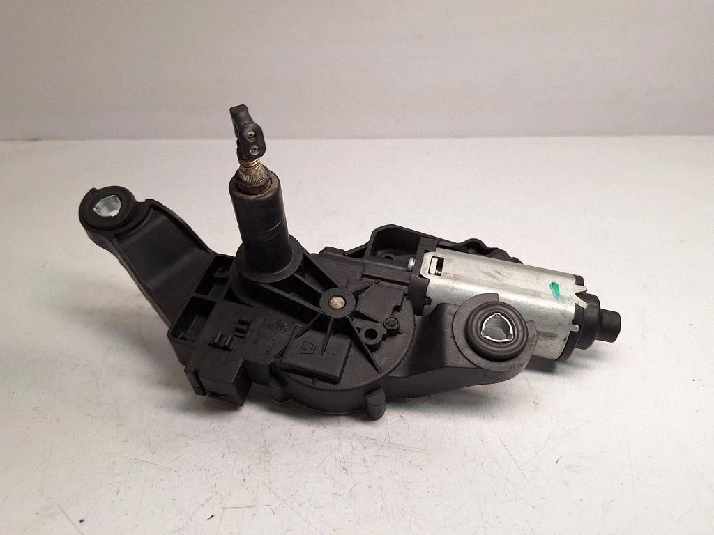 Aizmugurējā stikla tīrītāja motoriņš – BMW 1. sērija E81 E87 (2004-2011)