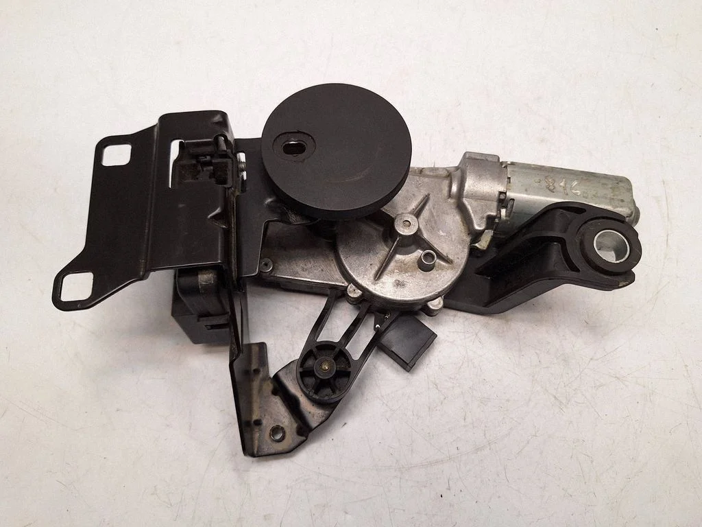 Rear window wiper motor – BMW 5 Series E60 E61 (2004-2010)