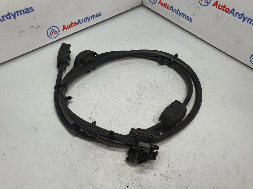 Windshield washer spray nozzle 7357373