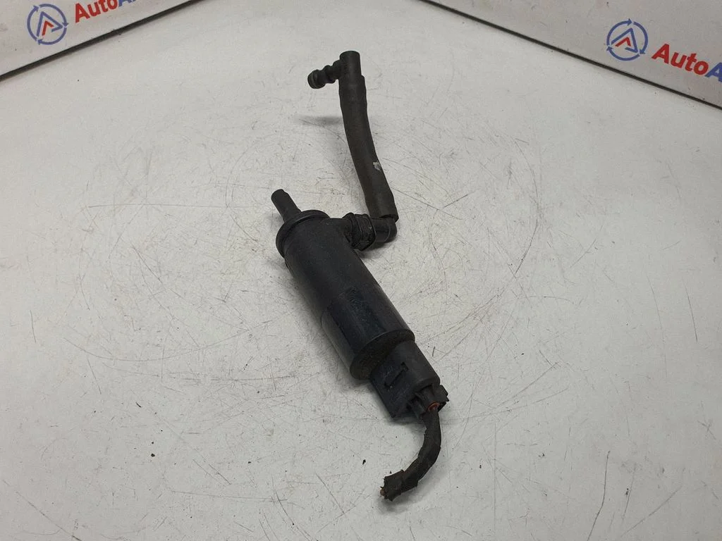Headlight washer pump – BMW 7 Series E65 E66 (2001-2008)