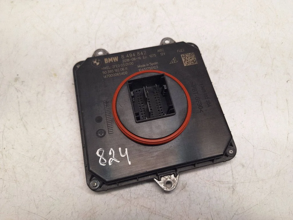 Esitule osa – BMW 3-seeria F30 F35 F31 (2012-2018)