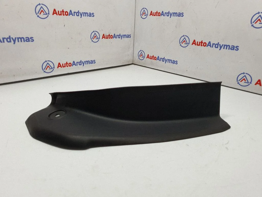 Rear/tail light trim molding 7290651