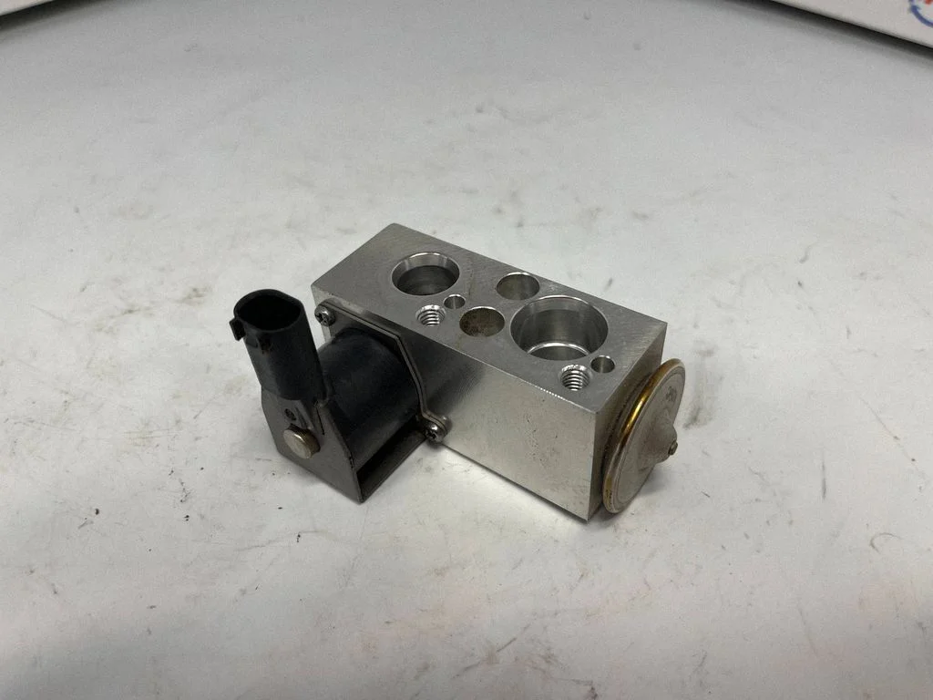 Air conditioning (A/C) expansion valve 6845414