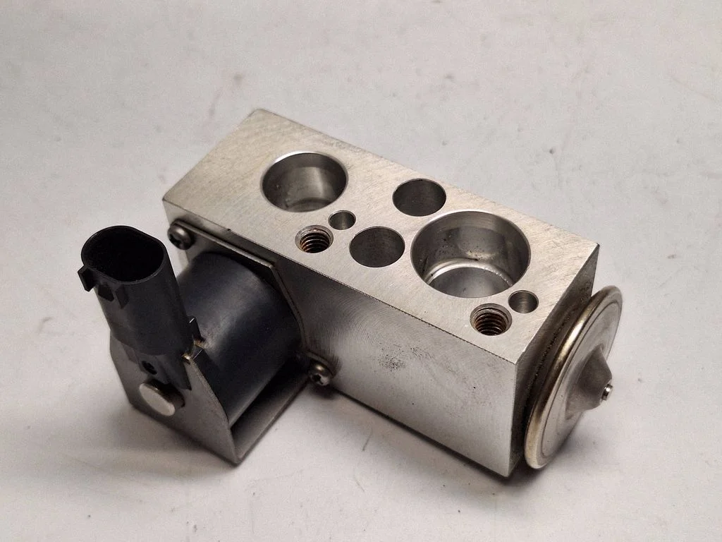 Air conditioning (A/C) expansion valve 6845414 – BMW i3 (2013-)