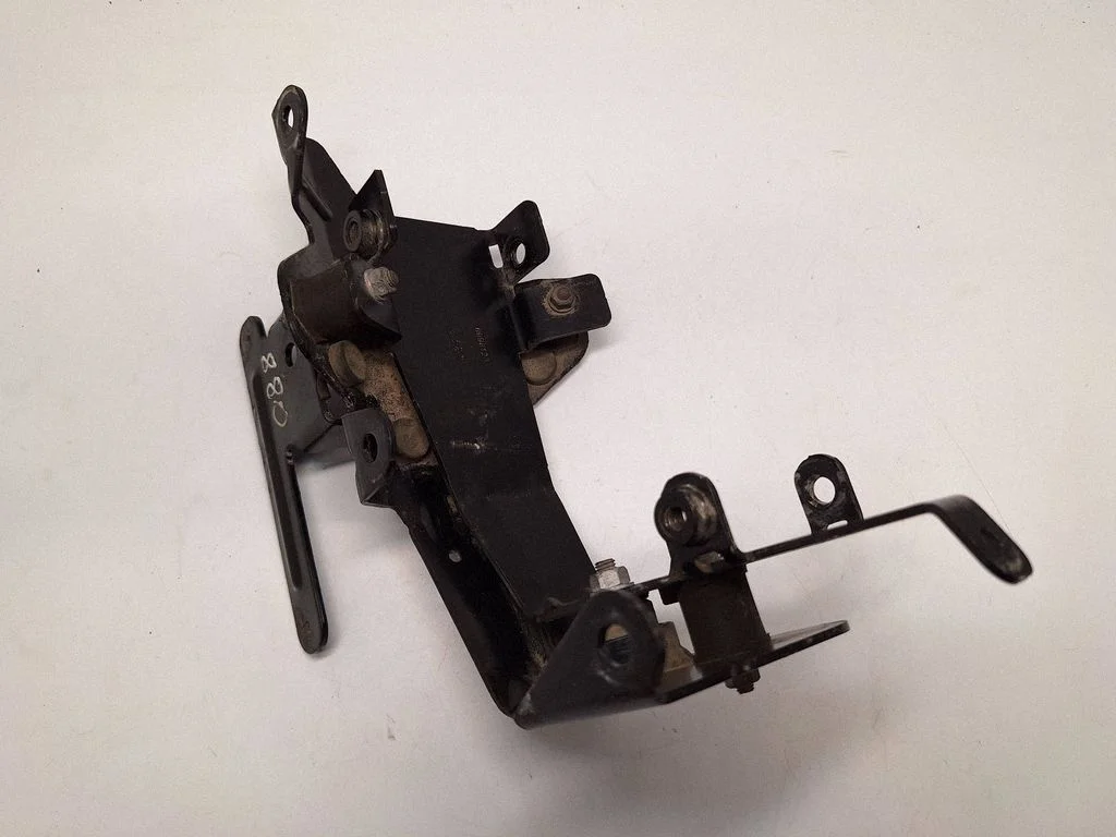 A/C compressor mount bracket 6998123