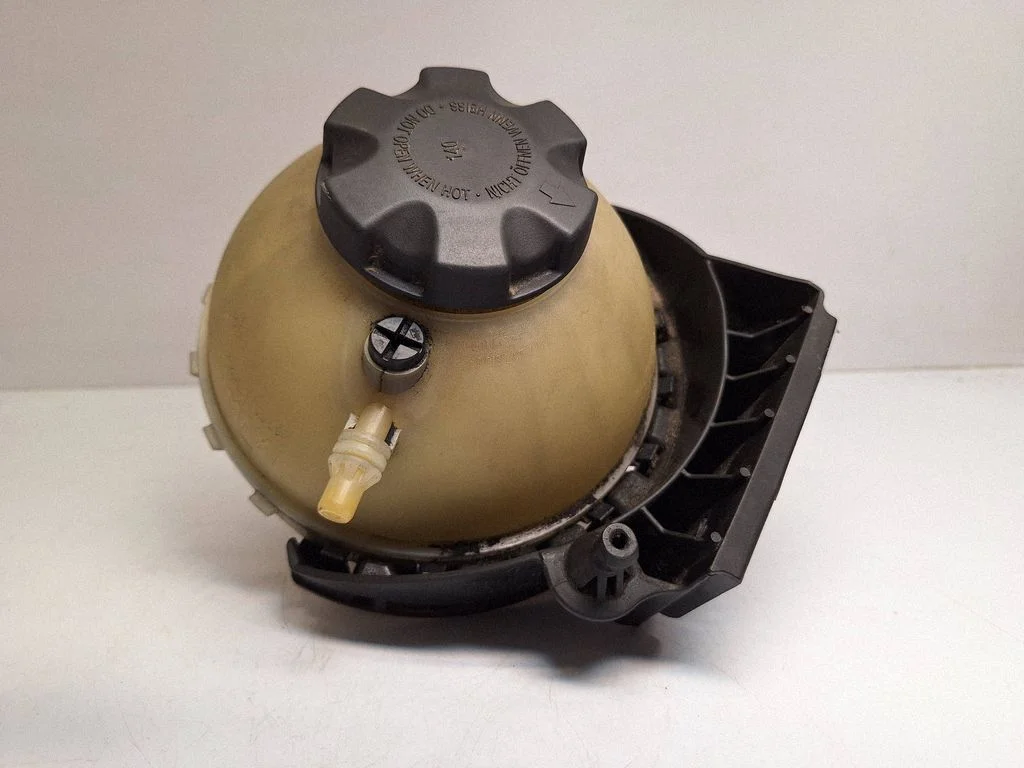 Coolant expansion tank/reservoir 17137609470
