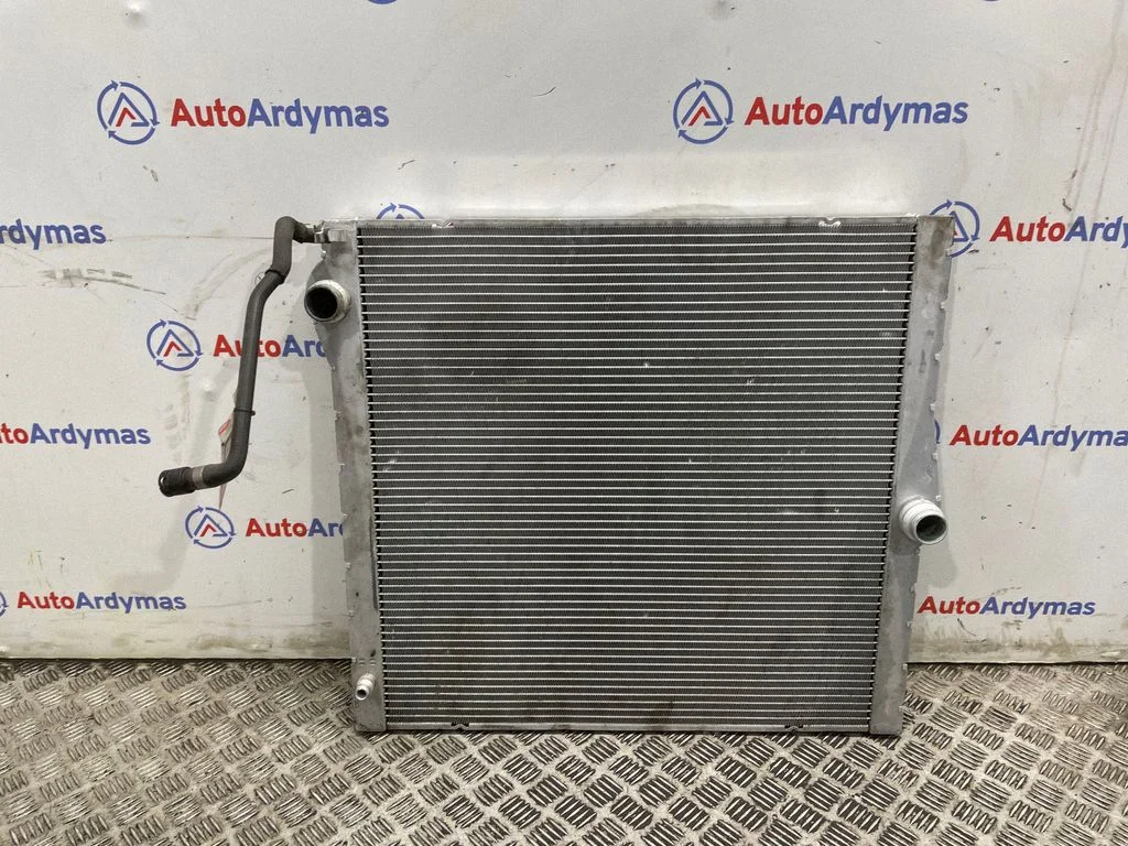 Jahutusvedeliku radiaator 7585036