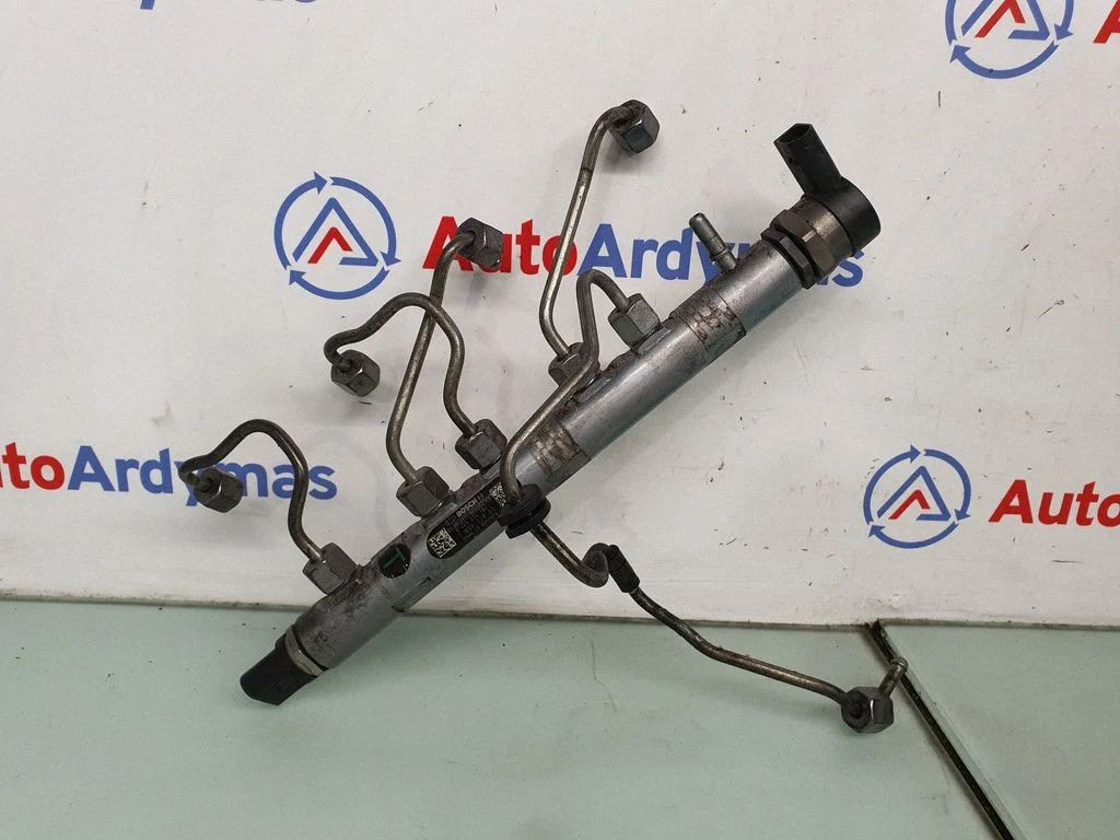 Fuel injector supply line/pipe 7809128