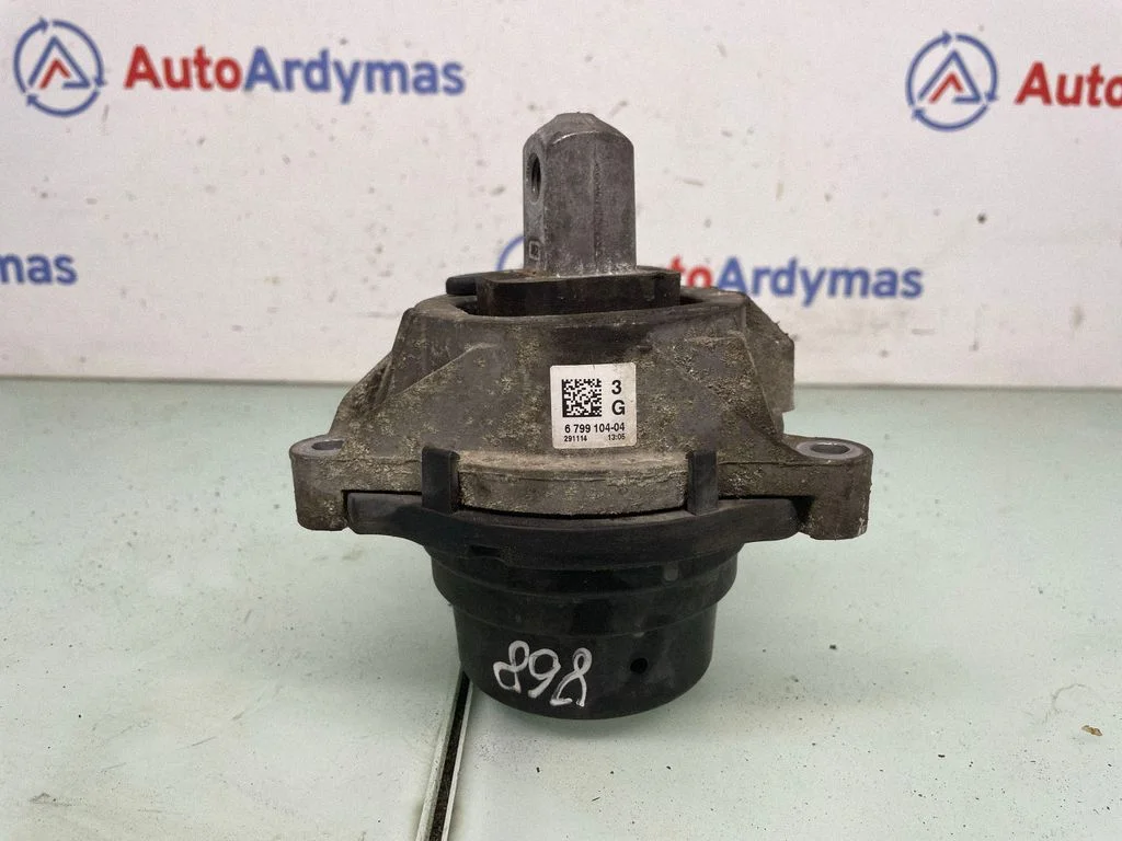 Engine mount bracket 6799104