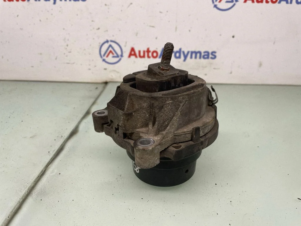 Engine mount bracket 6785713