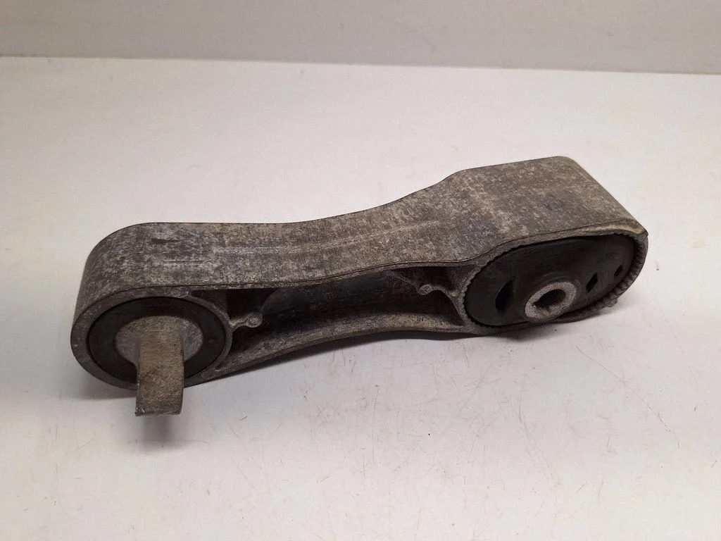 Engine mount bracket 6885784