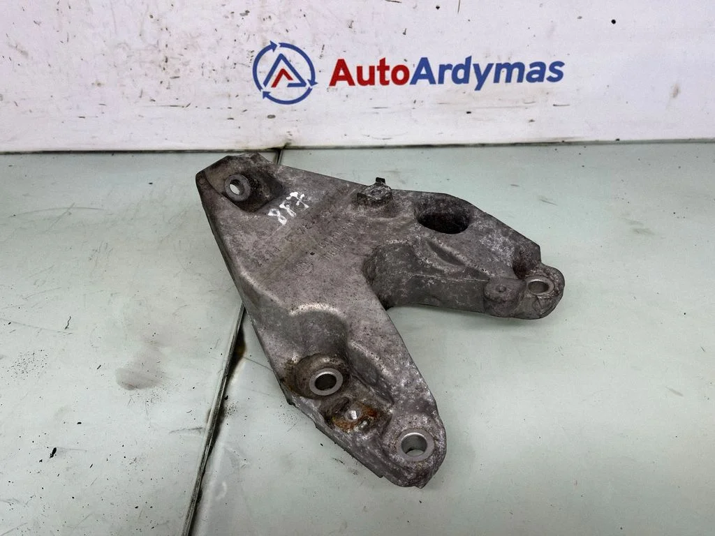 Engine mounting bracket 6784827