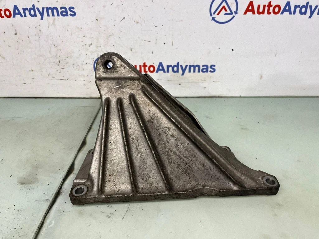 Engine mounting bracket 6784832