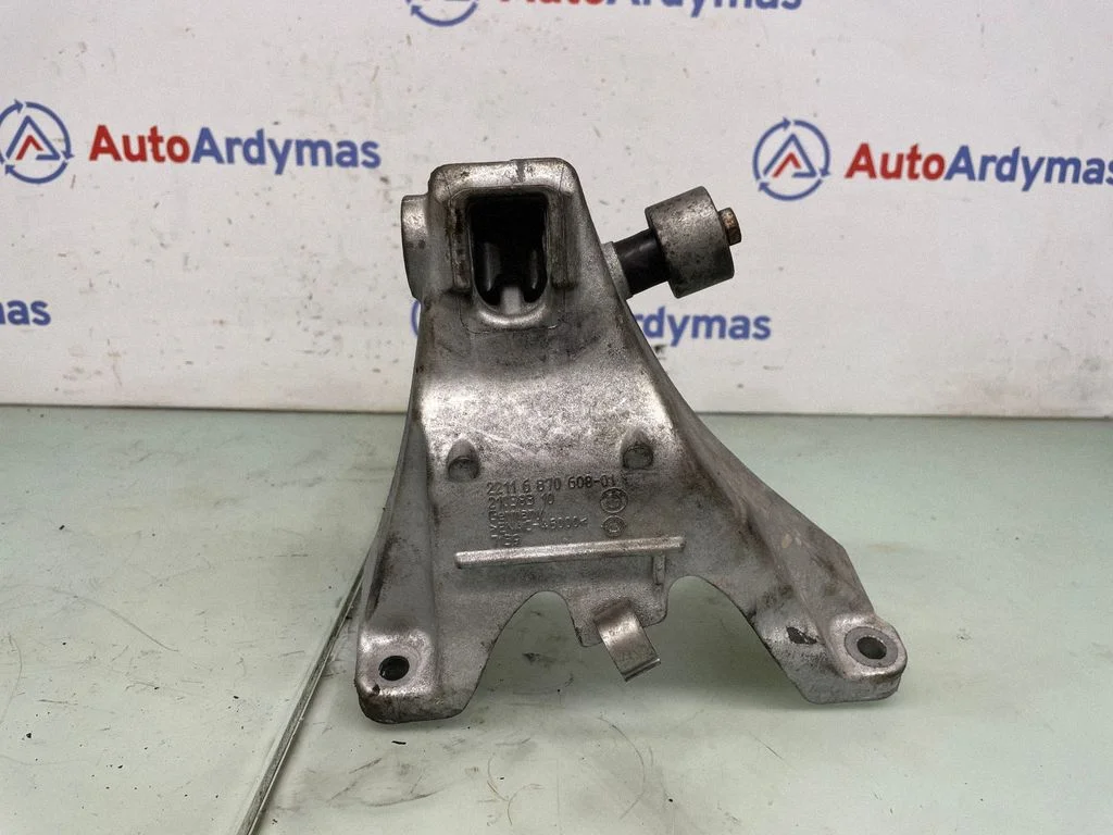 Engine mounting bracket 6870608
