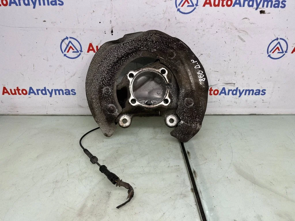 Front wheel hub spindle knuckle 6799098