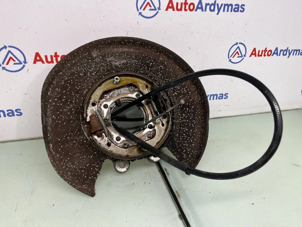 Aizmugurējais rumbas turētājs (šķautne) – BMW 5. sērija E60 E61 (2004-2010)