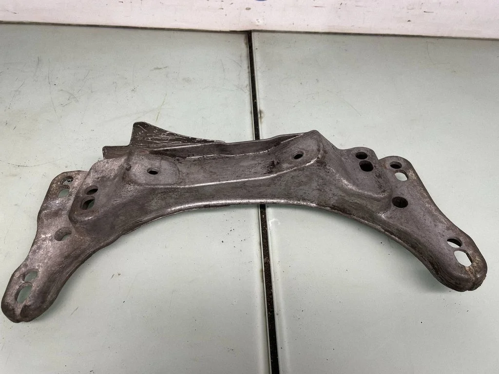 Gearbox mounting bracket 1094785