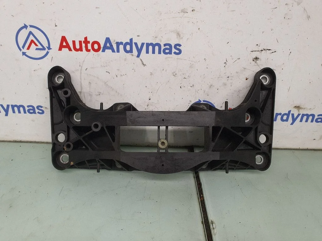 Gearbox mounting bracket 6788568