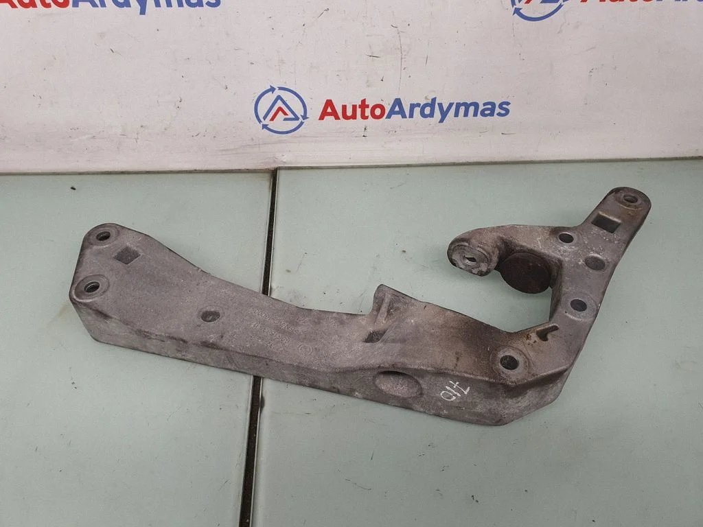 Ātrumkārbas stiprinājuma kronšteins 6861583