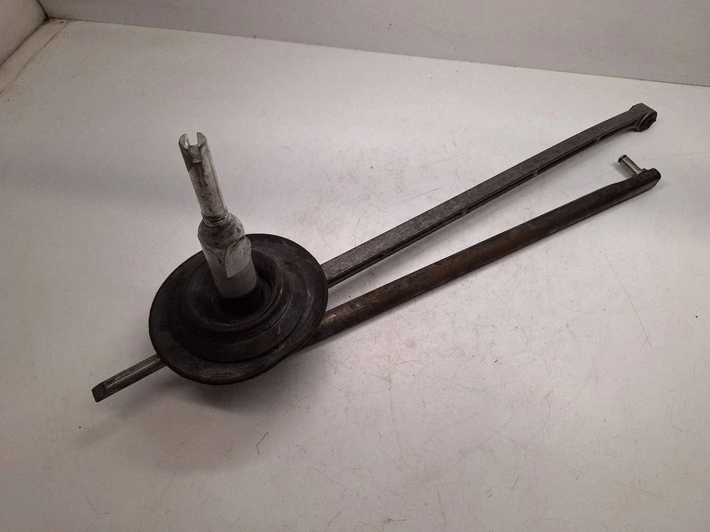 Pavarų perjungimo mechanizmas (kulisa)