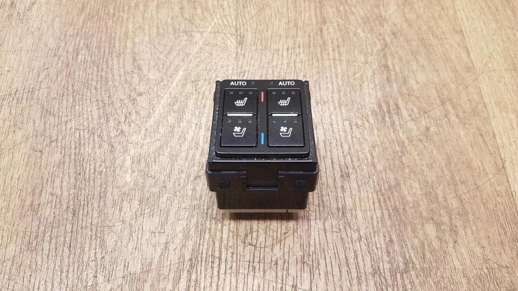 Seat heating switch 8475248010