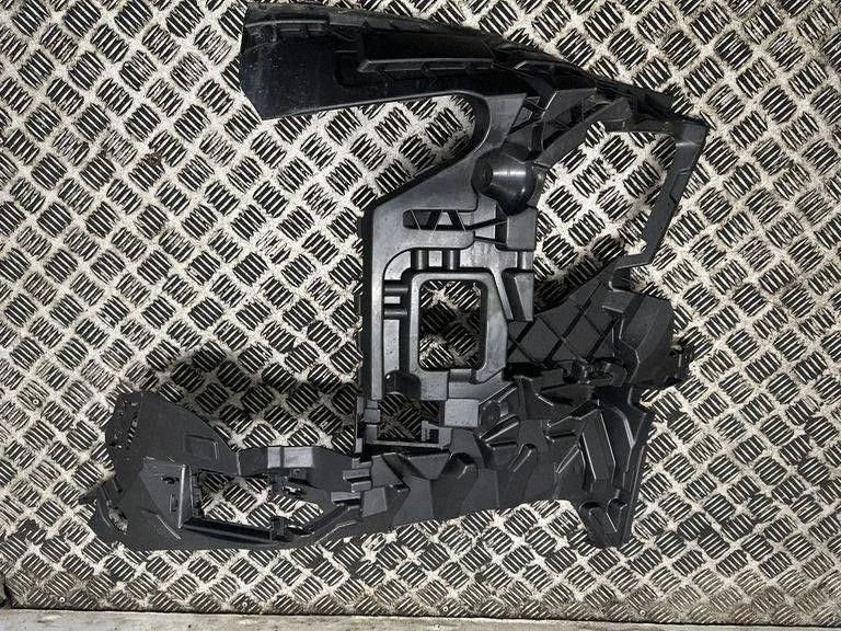 Priekšējā bampera turētājs – BMW X5M G05 F95 (2019-)