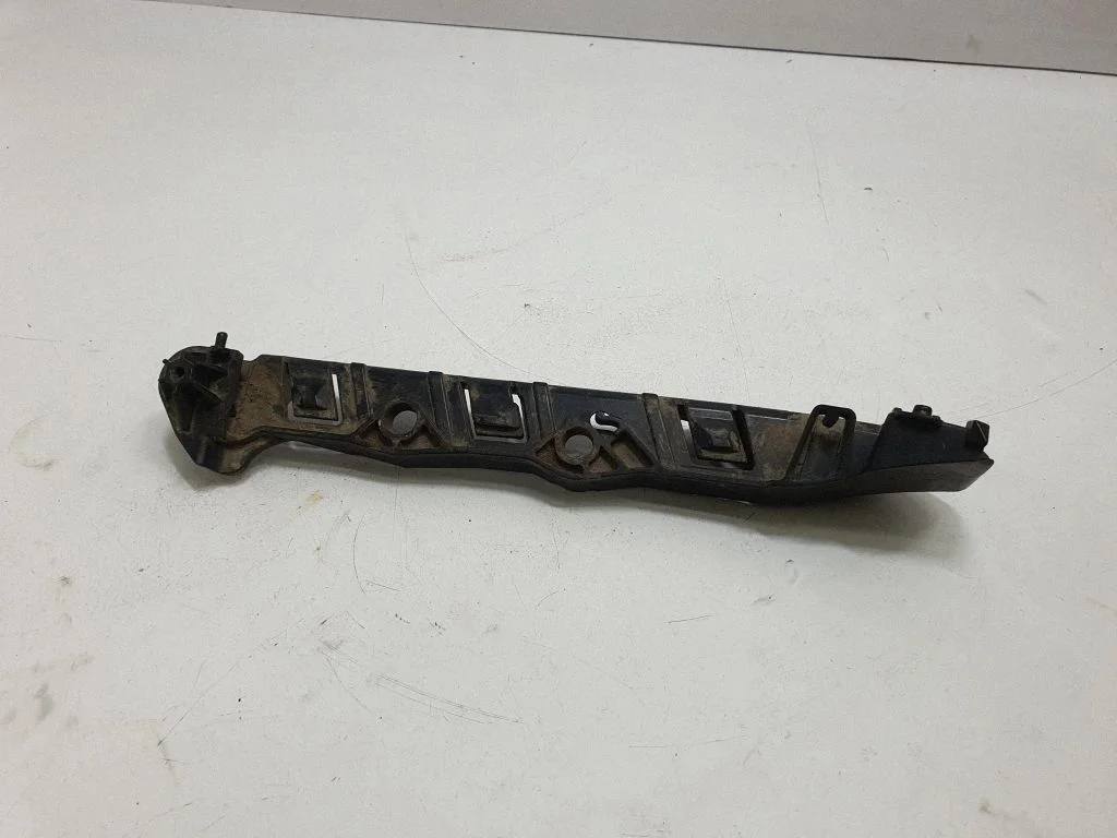 Priekšējā bampera turētājs – BMW 5. sērija E60 E61 (2004-2010)