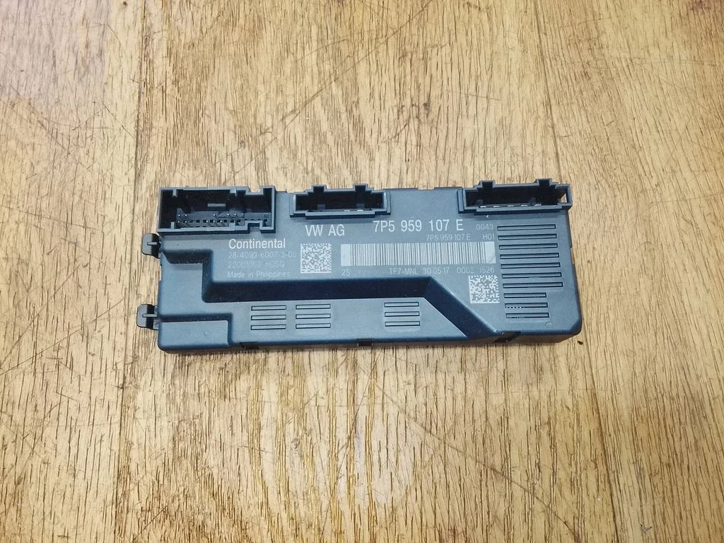 Bagažinės dangčio valdymo blokas