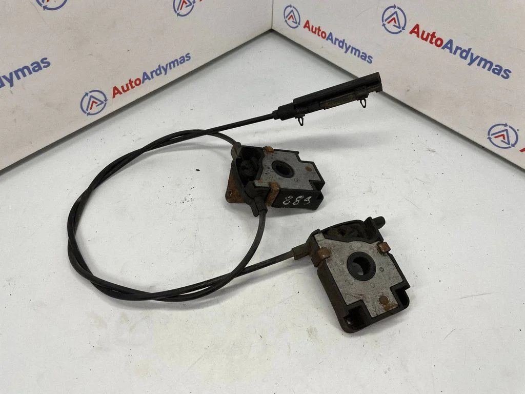 Motora pārsega slēdzene 8203859