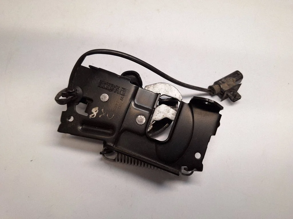Engine bonnet/hood lock/catch 7300569