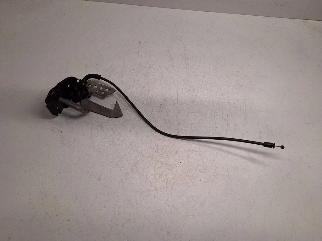 Motora pārsega slēdzenes cilpa 7183763
