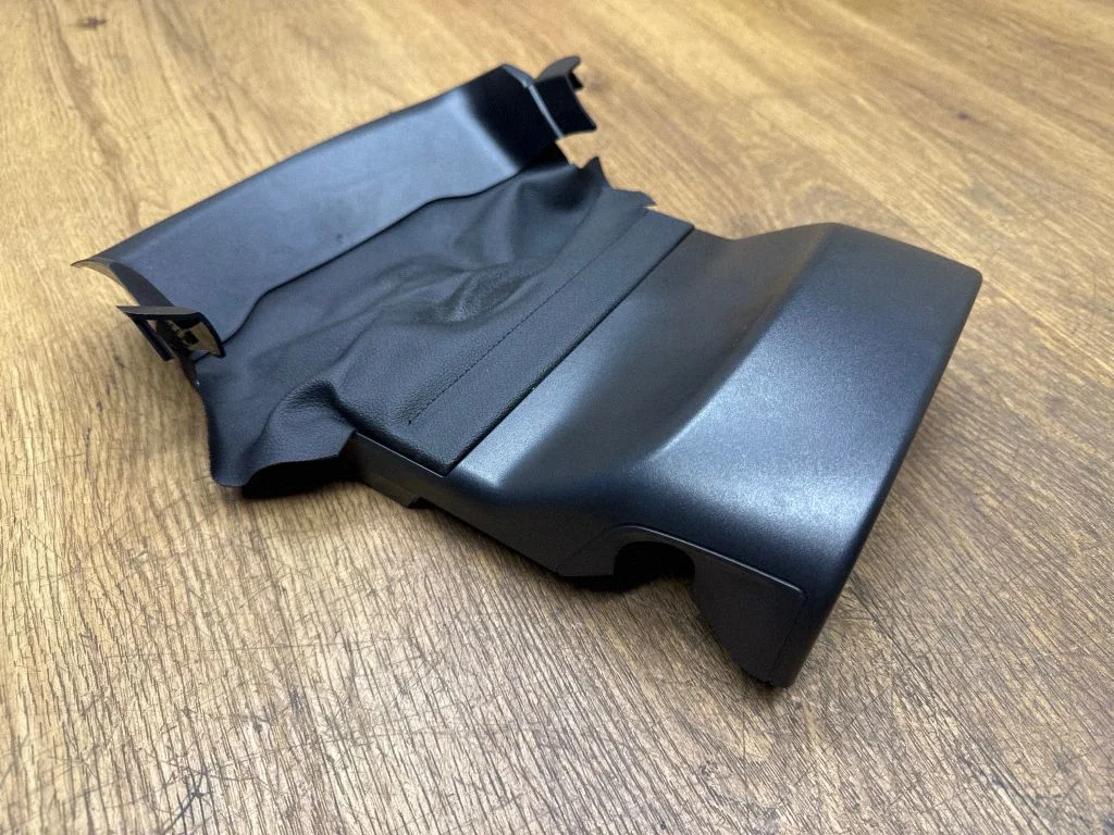 Steering wheel column trim 6823251