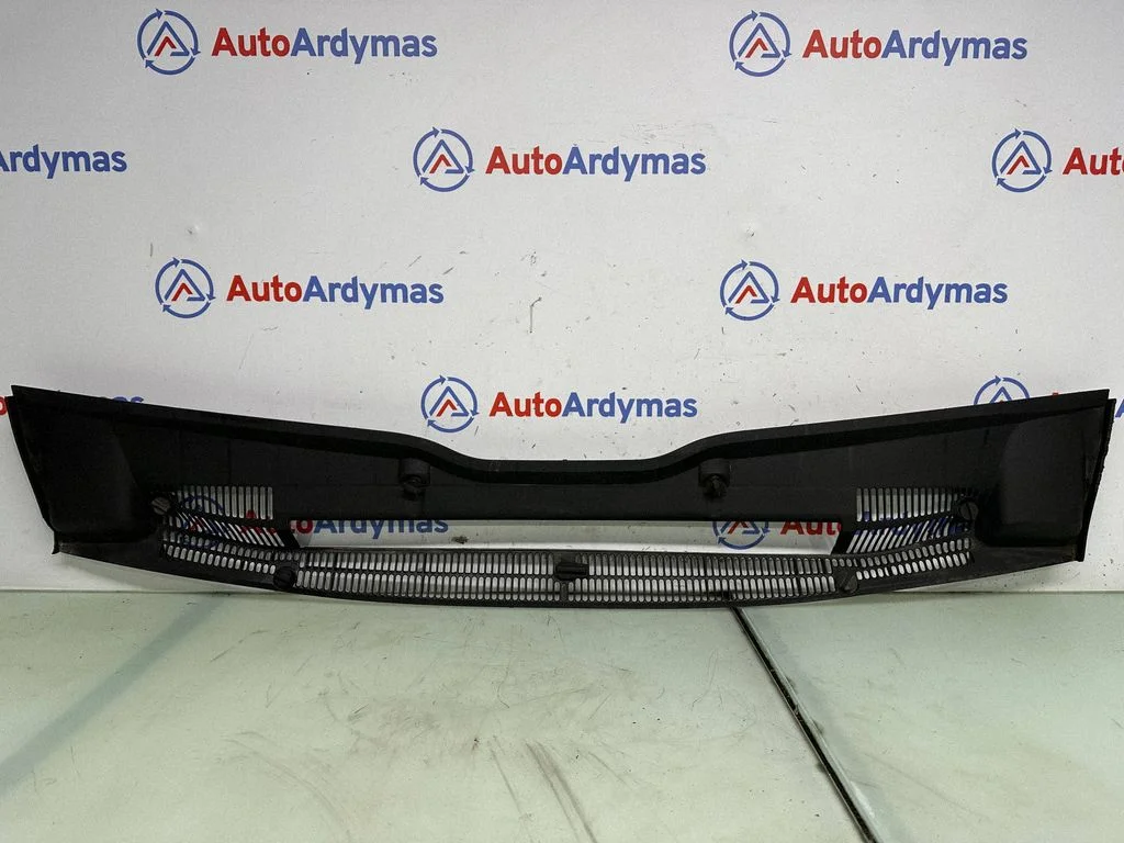 Wiper trim 8409048