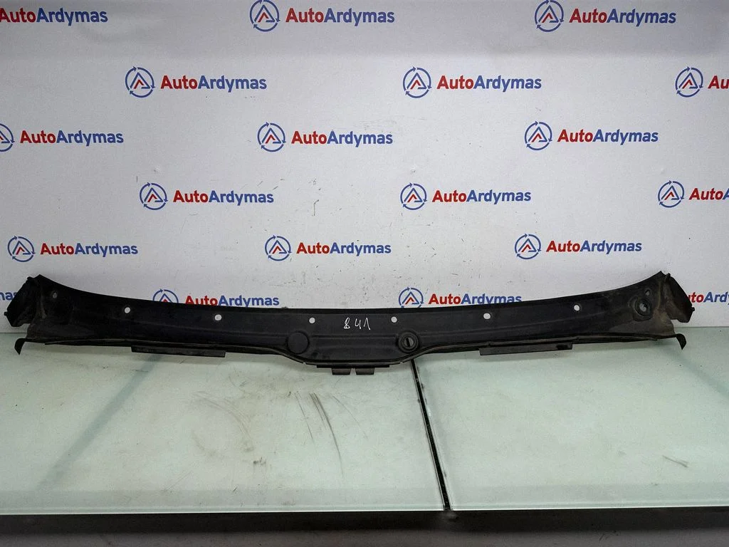 Wiper trim 8402642